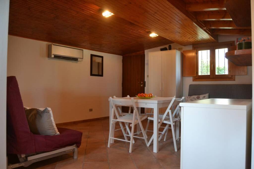 Como Lakeside Cottage - Lakefront Private Garden With Private Access To The Lake Onno ภายนอก รูปภาพ