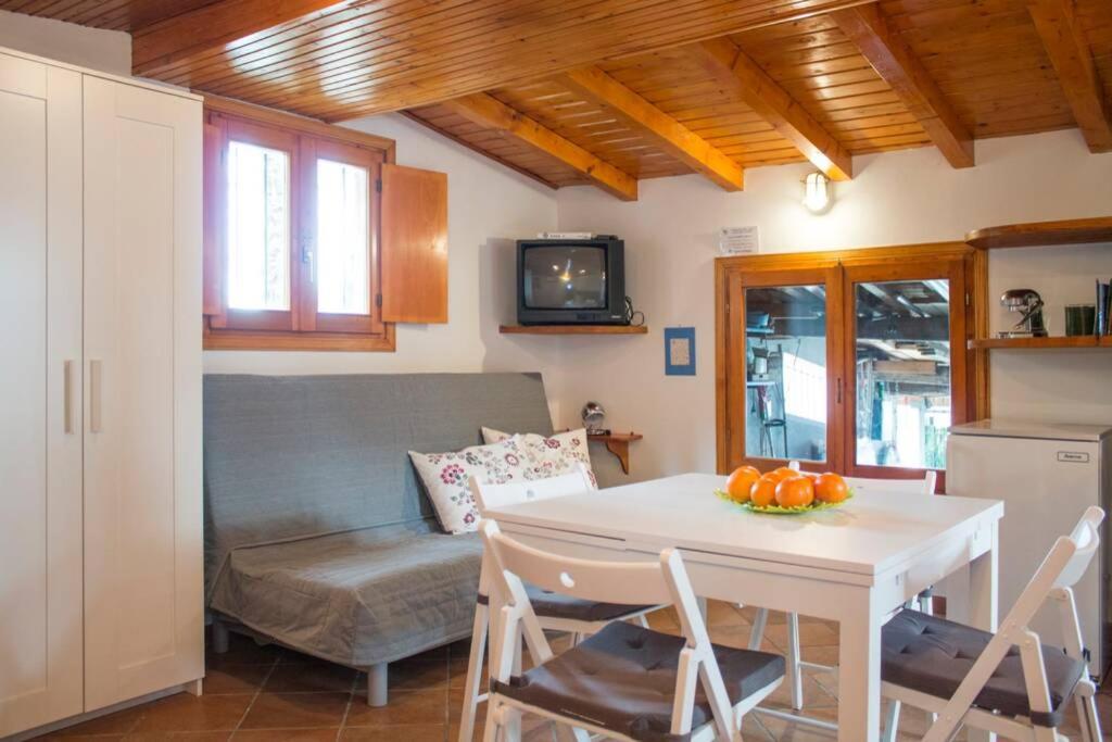 Como Lakeside Cottage - Lakefront Private Garden With Private Access To The Lake Onno ภายนอก รูปภาพ
