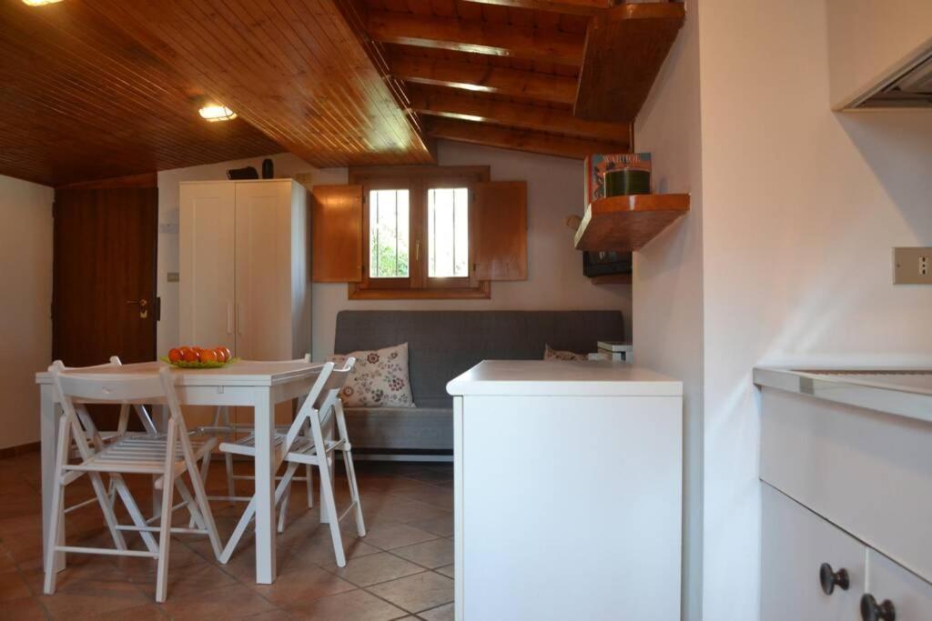 Como Lakeside Cottage - Lakefront Private Garden With Private Access To The Lake Onno ภายนอก รูปภาพ